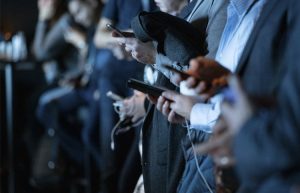 Clickbait y engagement bait qué son y cuáles son sus pros y contras